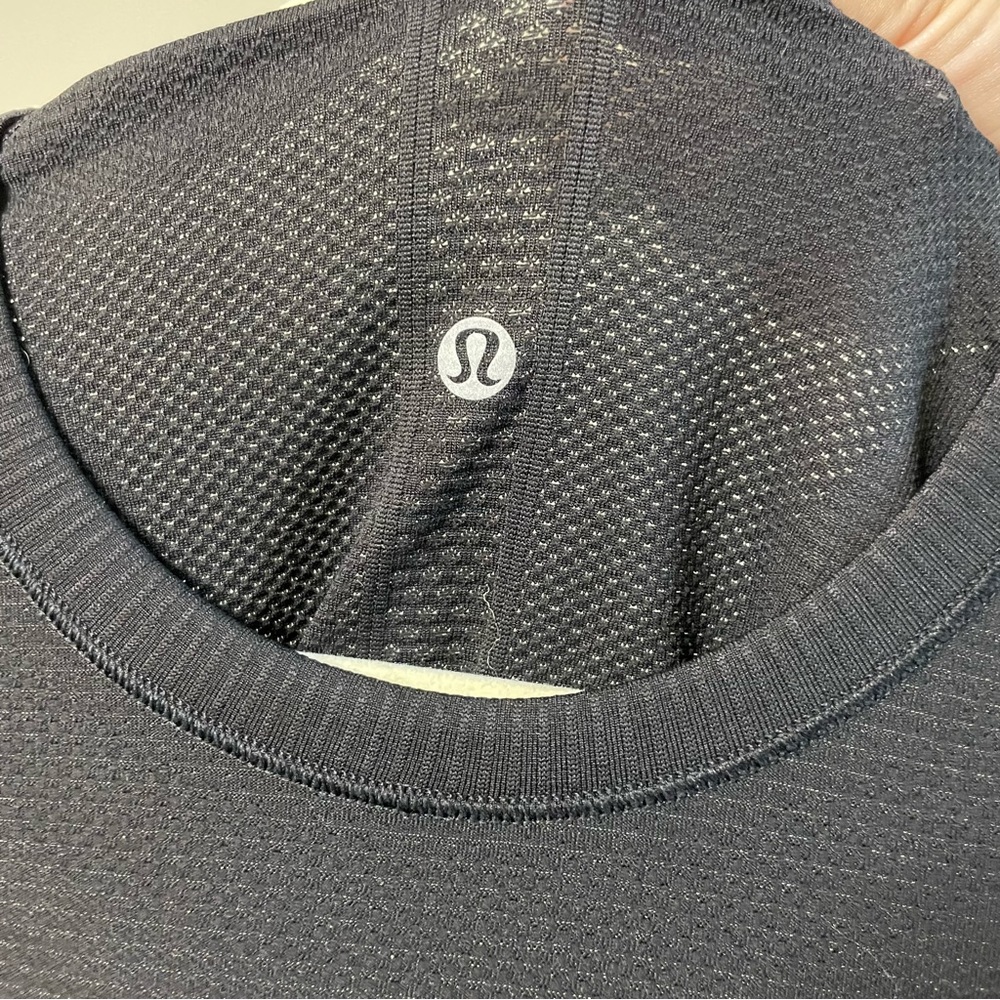 Lululemon Long Sleeves Training Top with Thumb Holes - Picture 4 of 7